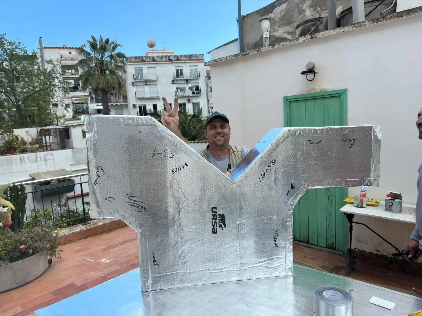 Proyecto de instalación de aire acondicionado por conductos Kosner 6–8 kW en vivienda de alta gama en Barcelona